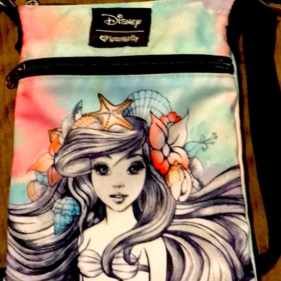 Little mermaid cross over - Picture 1 of 2